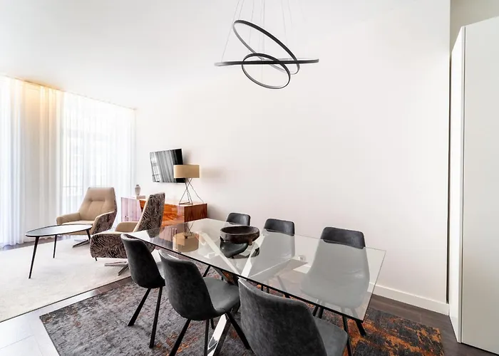 T1 Urban Charm Escape *